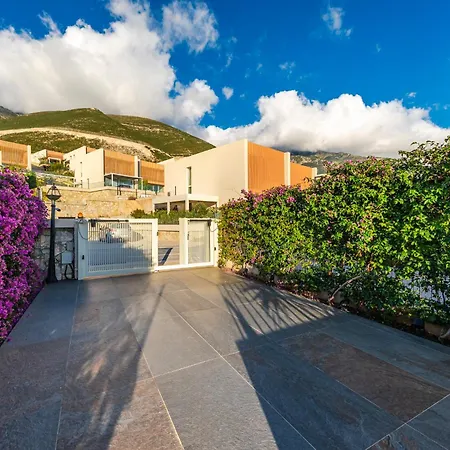 Villa Golden Glow 110b