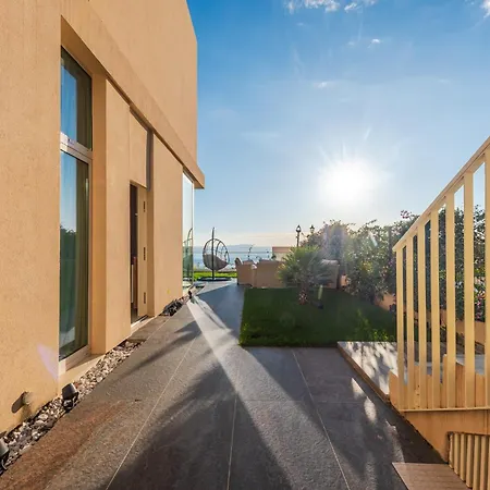 Villa Golden Glow 110b